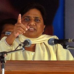 Mayawati gets down to wooing Brahmins once again
