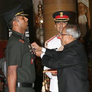 President honours India's bravest soldiers