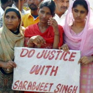 Family allowed to see Sarabjit in hospital