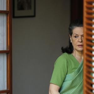 Congress to push for Sonia's pet Food Bill in Lok Sabha today