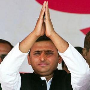 UP CM slams VHP for 'drama'; 958 activists let off