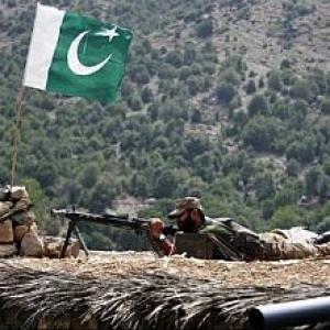 Pakistan army pounds Indian posts along LoC
