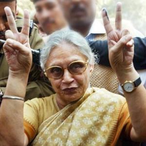 Pitted against Kejriwal, Sheila Dikshit keeps her fingers crossed