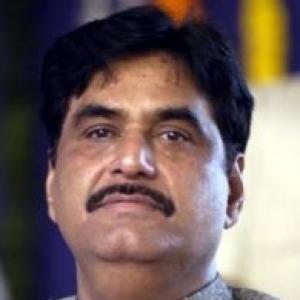 Rs 8 cr expenditure speech: EC lets off Munde with advise