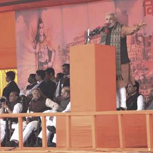 I can sell tea, but won't allow anyone to sell the nation: Modi