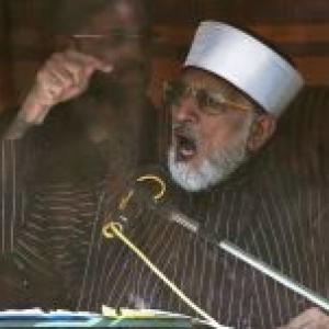 Pak govt forms committee to hold talks with Qadri