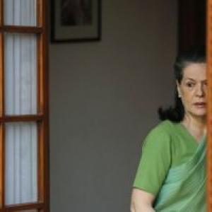 Cong leaders meet Sonia on Jharkhand govt formation