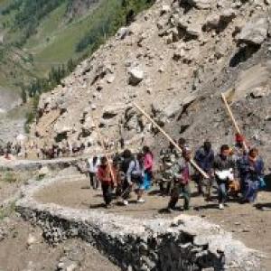 Security forces, locals clash at Amarnath yatra base camp