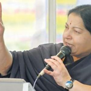Is the Congress wooing AIADMK for 2014 polls?