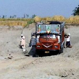 Sand mafia runs UP, MP governments: Digvijaya