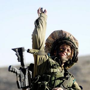Israeli women soldiers reprimanded for posing in underwear