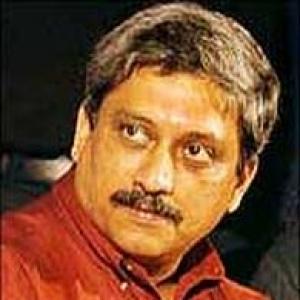 Parrikar meets kin of soldiers killed in Pathankot attack