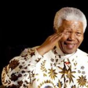 Mandela spends 10th day in hospital, wife thanks people 