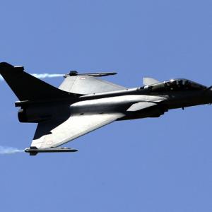 French jets destroy IS targets in Syria