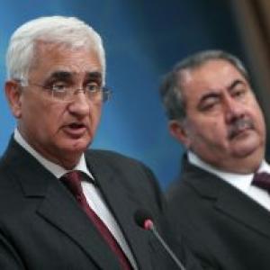 Khurshid returns home after two-day Iraq visit