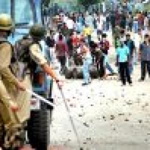 Mob attacked CRPF men with stones in Srinagar: J-K govt