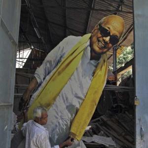 DMK pulls out of UPA, sets deadline to save govt