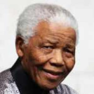 Mandela's health improves, breathes 'without difficulty'