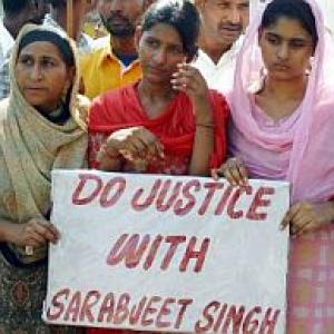 Sarabjit's attackers slapped with murder charge