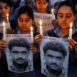 Let the whole nation cry for Sarabjit today
