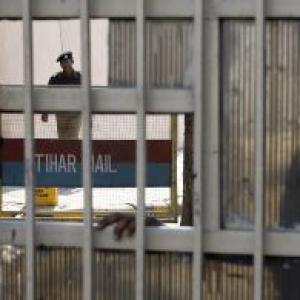 MHA asks states to step up security of Pak prisoners