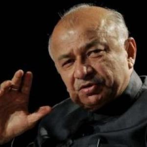 Telangana bill to be tabled in winter session: Shinde