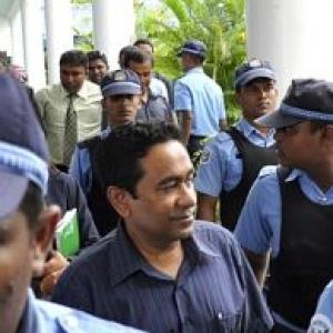 Yameen sworn in as new Maldivian President