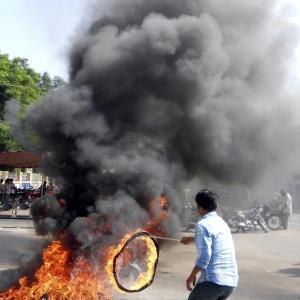 Telangana protests: Andhra Pradesh faces blackout, comes to a halt