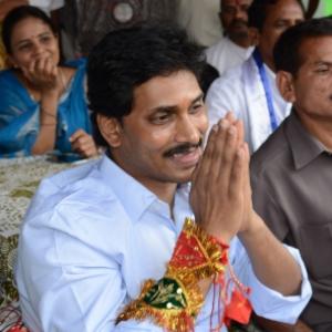 Jagan seeks Left support in his fight against Telangana