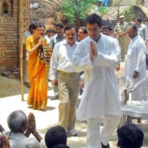 Rahul woos UP Dalits with Escape Velocity Theory