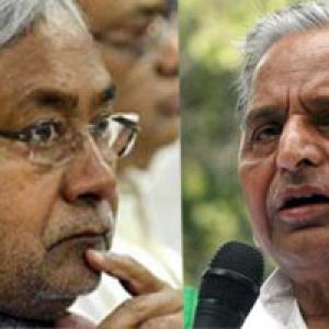 Nitish, Mulayam, Left meet amid efforts to form Third Front