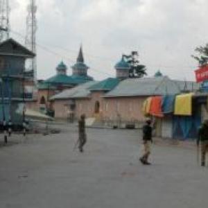 1 dead in CRPF firing after fresh protests in Shopian