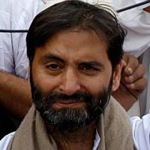 Shopian protest: 12 injured in clashes, Yasin Malik detained