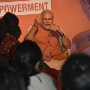 Modi to file nomination on Thur after 'mini-India' road show