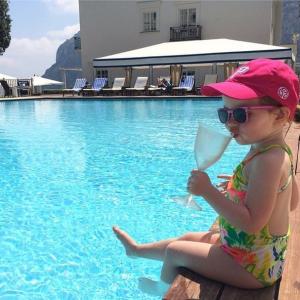This jet-setting 2-year-old is all the rage on Instagram