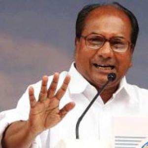 Antony panel submits report on Cong's poll debacle to Sonia