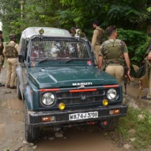 Militants open fire at BSF vehicle, 2 troopers killed, 4 injured