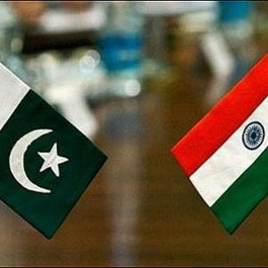 Pak envoy invites separatists before crucial talks, angers India