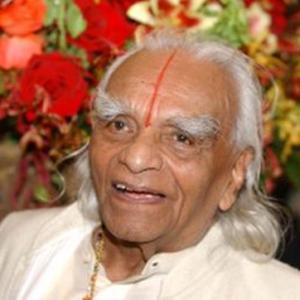 Yoga guru B K S Iyengar passes away in Pune