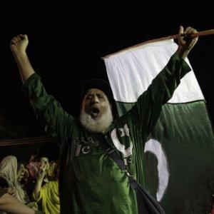 Untiring protesters continue agitation, demand Pak PM's resignation