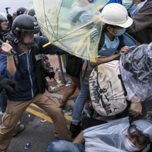 Hong Kong protesters scuffle with cops in heart of the city