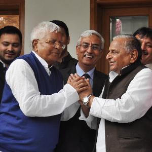 Bihar polls: Lalu heads for Delhi to placate Mulayam, Nitish hopeful