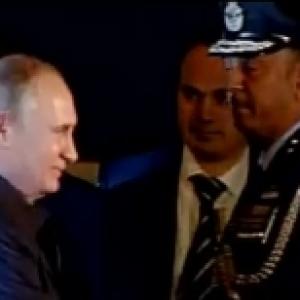 Putin arrives in Delhi for summit talks with Modi