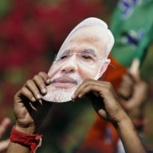 Modi bashes Sonia, Rahul: Fake Gandhis have ruined India