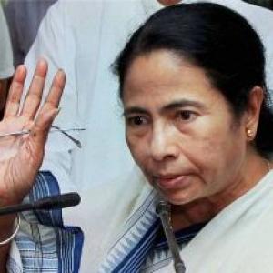 Mamata attacks 'Congress-BJP syndicate' for clearing Telangana