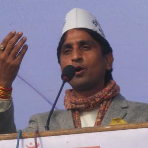 AAP's Kumar Vishwas targets Rahul: Sleeping in Dalit homes won't change things