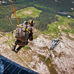 Surprise from the sky: How paratroopers shape the battle