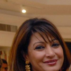 AIIMS doctors carry out postmortem on Sunanda Tharoor