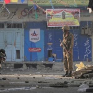 Blast hits bus with Shia pilgrims in SW Pakistan; 23 killed