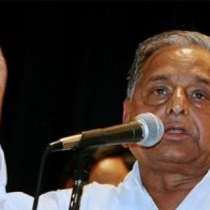 Mulayam takes dig at Modi's claim of turning UP into Gujarat